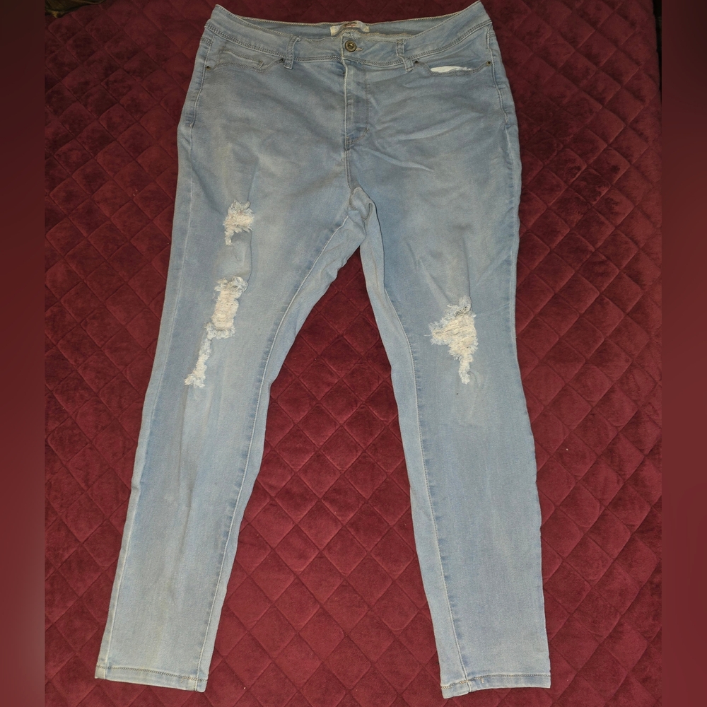 California Vintage Ripped Skinny Jeans